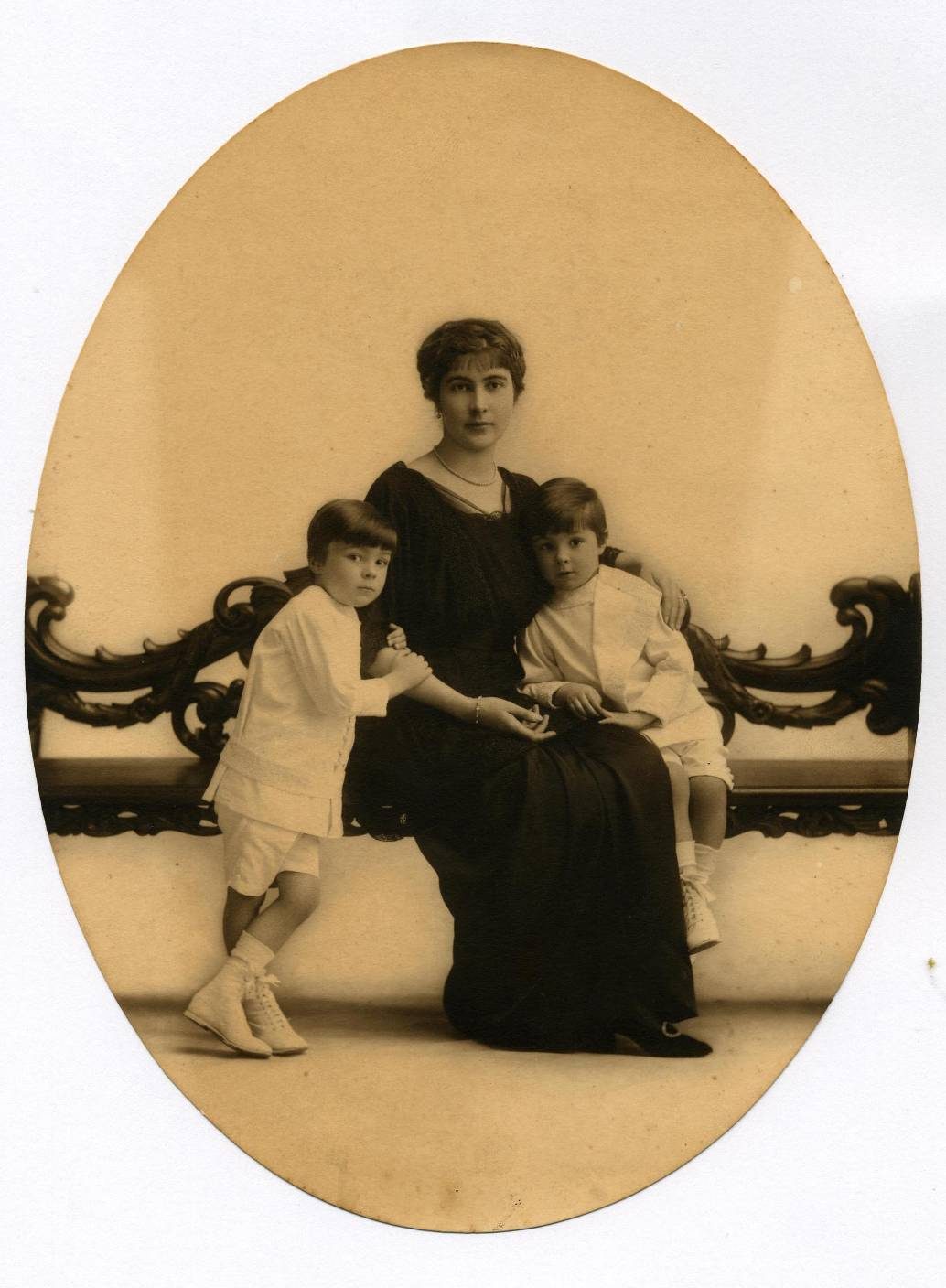 Berthe Kleist et ses fils jumeaux André et Jean Lederer, 1915
